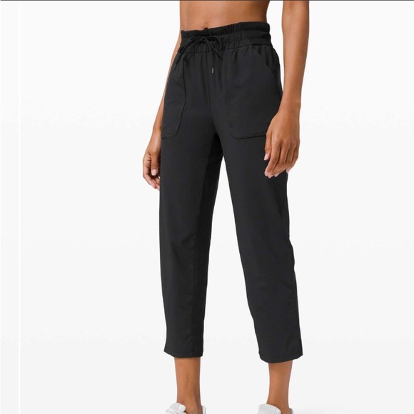 Lululemon Beyond the Studio Cropped Wide Leg Yoga Workout Gym Pant - Picture 1 of 10